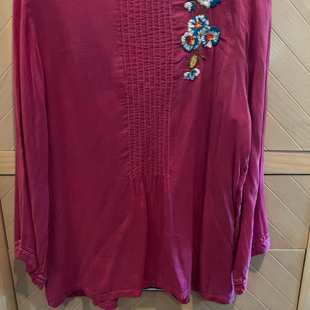 Johnny Was floral embroidered blouse - Picture 4 of 5